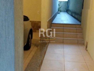 Sobrado à venda com 245m², 4 quartos, 1 suíte, 3 vagas no bairro Jardim Itu em Porto Alegre - Foto 16