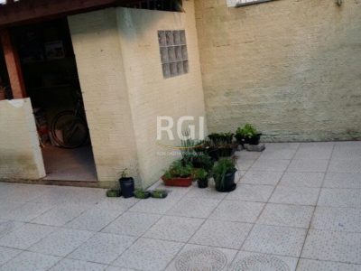 Sobrado à venda com 245m², 4 quartos, 1 suíte, 3 vagas no bairro Jardim Itu em Porto Alegre - Foto 34