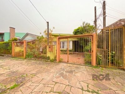 Casa à venda com 155m², 4 quartos, 1 suíte, 2 vagas no bairro Ipanema em Porto Alegre - Foto 2