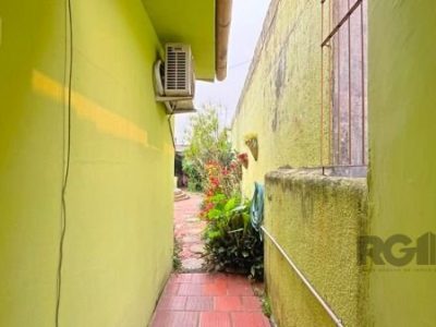 Casa à venda com 120m², 4 quartos, 1 suíte, 2 vagas no bairro Ipanema em Porto Alegre - Foto 22