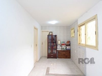 Casa à venda com 120m², 4 quartos, 1 suíte, 2 vagas no bairro Ipanema em Porto Alegre - Foto 15