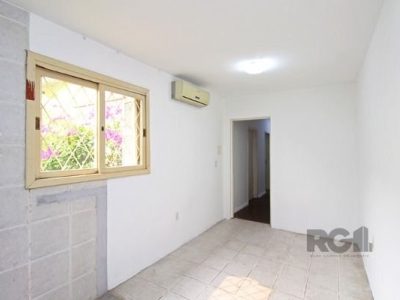 Casa à venda com 120m², 4 quartos, 1 suíte, 2 vagas no bairro Ipanema em Porto Alegre - Foto 16