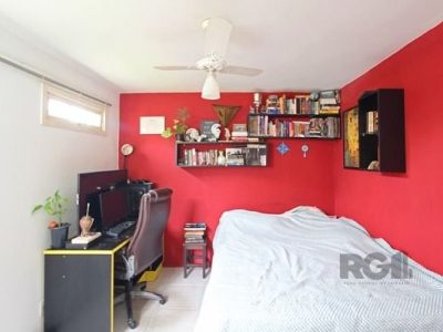 Casa à venda com 120m², 4 quartos, 1 suíte, 2 vagas no bairro Ipanema em Porto Alegre - Foto 12