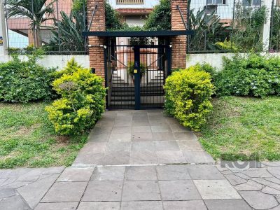 Apartamento à venda com 54m², 2 quartos, 1 vaga no bairro Partenon em Porto Alegre - Foto 2