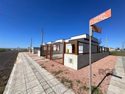 Casa à venda com 68m², 2 quartos, 2 vagas no bairro Jardim Beira Mar em Capão da Canoa - Foto 3