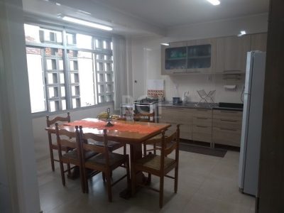 Apartamento à venda com 125m², 3 quartos, 1 suíte, 1 vaga no bairro Petrópolis em Porto Alegre - Foto 4