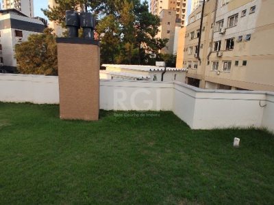 Apartamento à venda com 71m², 2 quartos, 1 suíte, 2 vagas no bairro Petrópolis em Porto Alegre - Foto 4