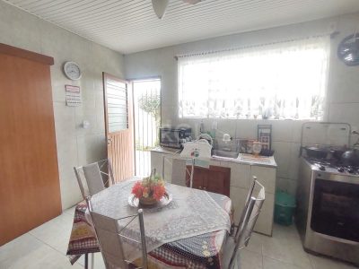 Casa à venda com 180m², 3 quartos, 1 suíte, 2 vagas no bairro Ipanema em Porto Alegre - Foto 10