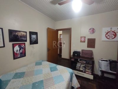 Casa à venda com 180m², 3 quartos, 1 suíte, 2 vagas no bairro Ipanema em Porto Alegre - Foto 12