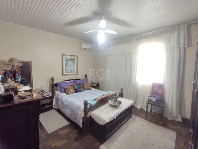 Casa à venda com 180m², 3 quartos, 1 suíte, 2 vagas no bairro Ipanema em Porto Alegre - Foto 13