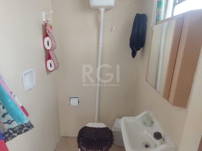 Casa à venda com 180m², 3 quartos, 1 suíte, 2 vagas no bairro Ipanema em Porto Alegre - Foto 24