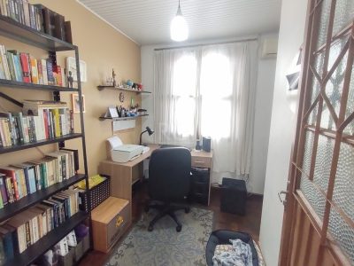 Casa à venda com 180m², 3 quartos, 1 suíte, 2 vagas no bairro Ipanema em Porto Alegre - Foto 25