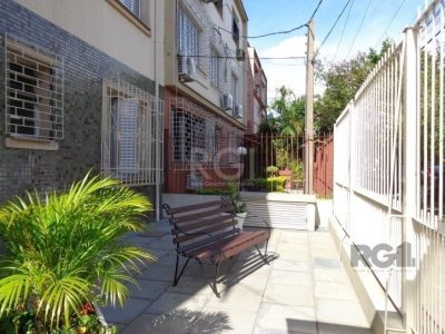 Apartamento à venda com 64m², 2 quartos no bairro Menino Deus em Porto Alegre - Foto 2