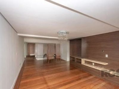 Apartamento à venda com 128m², 3 quartos, 1 suíte, 4 vagas no bairro Auxiliadora em Porto Alegre - Foto 2