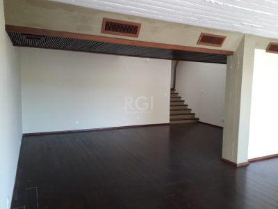 Casa à venda com 385m², 5 quartos, 1 suíte, 4 vagas no bairro Petrópolis em Porto Alegre - Foto 3