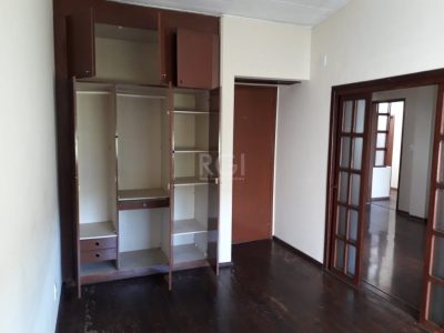 Casa à venda com 385m², 5 quartos, 1 suíte, 4 vagas no bairro Petrópolis em Porto Alegre - Foto 12