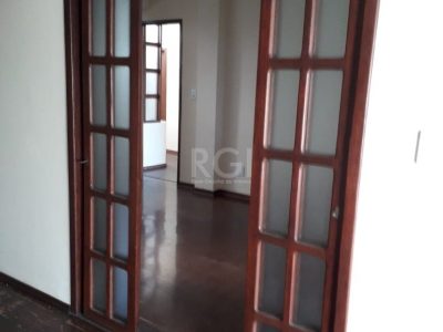 Casa à venda com 385m², 5 quartos, 1 suíte, 4 vagas no bairro Petrópolis em Porto Alegre - Foto 13