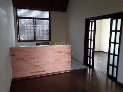 Casa à venda com 385m², 5 quartos, 1 suíte, 4 vagas no bairro Petrópolis em Porto Alegre - Foto 15