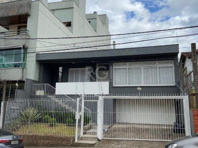 Casa à venda com 242m², 3 quartos, 1 suíte, 2 vagas no bairro Petrópolis em Porto Alegre - Foto 3