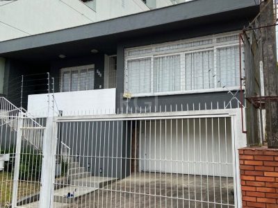 Casa à venda com 242m², 3 quartos, 1 suíte, 2 vagas no bairro Petrópolis em Porto Alegre - Foto 4