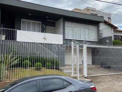 Casa à venda com 242m², 3 quartos, 1 suíte, 2 vagas no bairro Petrópolis em Porto Alegre - Foto 7