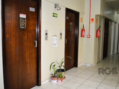 Apartamento à venda com 89m², 3 quartos, 1 suíte no bairro Bom Fim em Porto Alegre - Foto 3