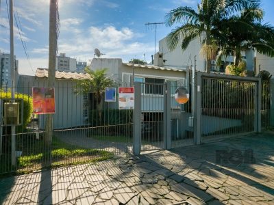 Casa à venda com 214m², 3 quartos, 1 suíte, 3 vagas no bairro Cristal em Porto Alegre - Foto 49