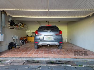 Casa à venda com 214m², 3 quartos, 1 suíte, 3 vagas no bairro Cristal em Porto Alegre - Foto 9