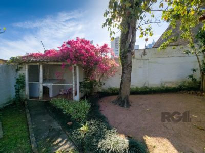 Casa à venda com 214m², 3 quartos, 1 suíte, 3 vagas no bairro Cristal em Porto Alegre - Foto 47