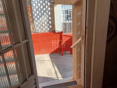 Casa à venda com 78m², 3 quartos, 3 vagas no bairro Santa Tereza em Porto Alegre - Foto 19