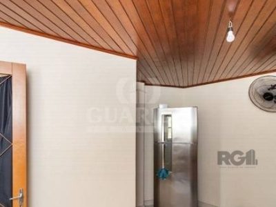 Casa à venda com 73m², 4 quartos, 1 suíte, 5 vagas no bairro Medianeira em Porto Alegre - Foto 12