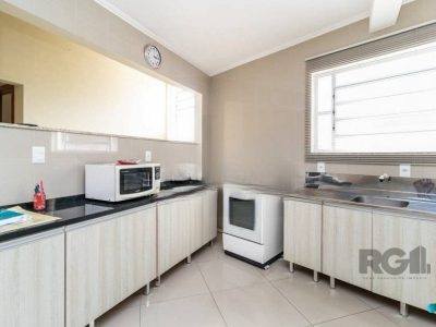 Casa à venda com 73m², 4 quartos, 1 suíte, 5 vagas no bairro Medianeira em Porto Alegre - Foto 11