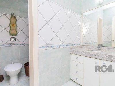 Casa à venda com 280m², 3 quartos, 1 suíte, 2 vagas no bairro Partenon em Porto Alegre - Foto 19