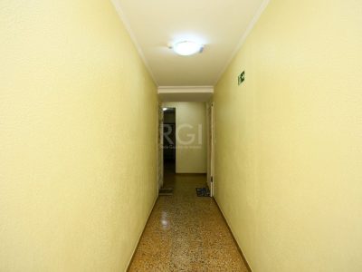 Apartamento à venda com 93m², 3 quartos, 1 suíte, 1 vaga no bairro Petrópolis em Porto Alegre - Foto 13