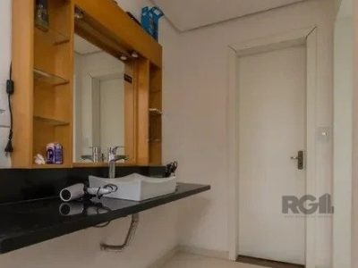 Casa à venda com 273m², 3 quartos, 3 suítes, 4 vagas no bairro Ipanema em Porto Alegre - Foto 22