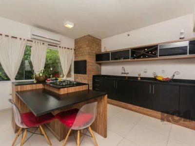 Casa à venda com 273m², 3 quartos, 3 suítes, 4 vagas no bairro Ipanema em Porto Alegre - Foto 12