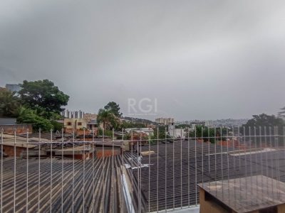 Casa à venda com 136m², 3 quartos, 2 suítes, 2 vagas no bairro Petrópolis em Porto Alegre - Foto 10