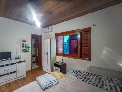 Casa à venda com 136m², 3 quartos, 2 suítes, 2 vagas no bairro Petrópolis em Porto Alegre - Foto 13