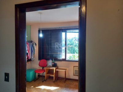 Casa à venda com 396m², 4 quartos, 2 suítes, 6 vagas no bairro Chácara das Pedras em Porto Alegre - Foto 19