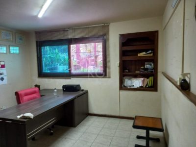 Casa à venda com 396m², 4 quartos, 2 suítes, 6 vagas no bairro Chácara das Pedras em Porto Alegre - Foto 26