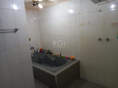 Casa à venda com 396m², 4 quartos, 2 suítes, 6 vagas no bairro Chácara das Pedras em Porto Alegre - Foto 23