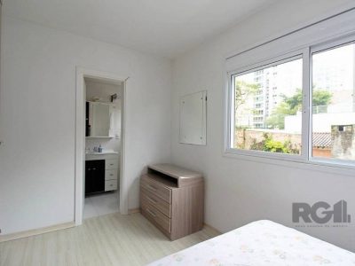 Apartamento à venda com 60m², 2 quartos, 1 suíte, 1 vaga no bairro Passo d'Areia em Porto Alegre - Foto 9