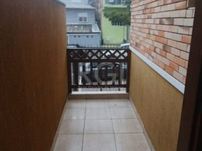 Casa à venda com 136m², 3 quartos, 2 suítes, 2 vagas no bairro Petrópolis em Porto Alegre - Foto 27