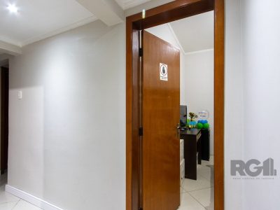 Casa à venda com 361m², 6 quartos, 1 suíte, 5 vagas no bairro Cristal em Porto Alegre - Foto 44