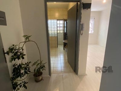 Apartamento à venda com 60m², 2 quartos no bairro Rio Branco em Porto Alegre - Foto 2