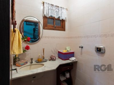 Casa à venda com 247m², 3 quartos, 1 suíte, 2 vagas no bairro Ipanema em Porto Alegre - Foto 9