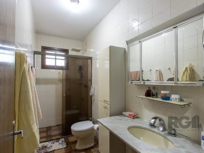 Casa à venda com 247m², 3 quartos, 1 suíte, 2 vagas no bairro Ipanema em Porto Alegre - Foto 37