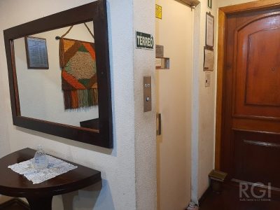 Apartamento à venda com 103m², 3 quartos, 1 suíte, 1 vaga no bairro Petrópolis em Porto Alegre - Foto 2