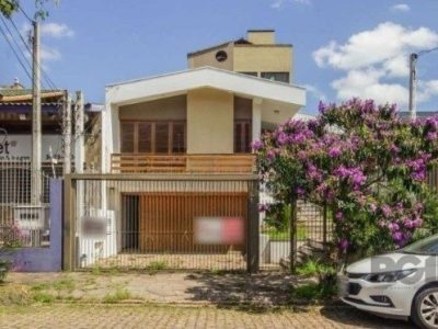 Casa à venda com 300m², 3 quartos, 1 suíte, 4 vagas no bairro Jardim Lindóia em Porto Alegre - Foto 2