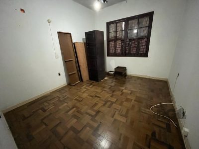 Casa à venda com 186m², 4 quartos, 4 vagas no bairro Medianeira em Porto Alegre - Foto 13